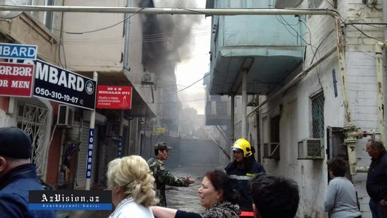 SON DƏQİQƏ! Bakıda bina yanır - FOTOLAR