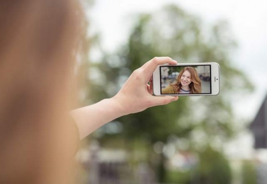 DİQQƏT ! "Selfie" çəkmək dərini QOCALDIB TEZ QOCALMASINA SƏBƏB OLURMUŞ - Həkimlər XƏBƏRDARLIQ EDİR