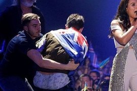 "Eurovision" səhnəsində biabırçılıq edib arxasını göstərən oğlan: "Mən göstərmək istədim ki... " - VİDEO