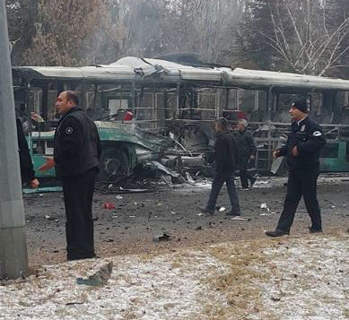 Türkiyədə hərbçilərin olduğu avtobus partladıldı: 13 ölü, 48 yaralı - VİDEO