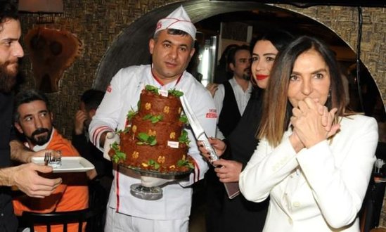 Tatlısəsdən keçmiş xanımına jest - foto