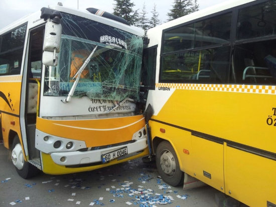 Tələbələri daşıyan avtobus qəzaya düşdü: 48 nəfər xəstəxanaya yerləşdirildi (FOTO)