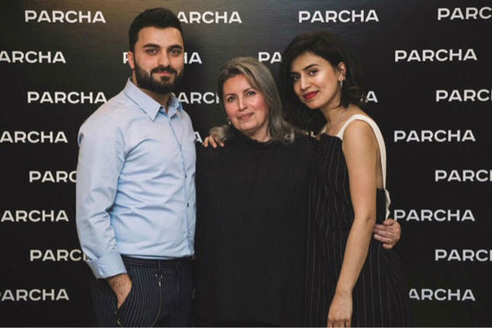 Əməkdar artistin əkiz qızları podiumda – FOTO + VİDEO