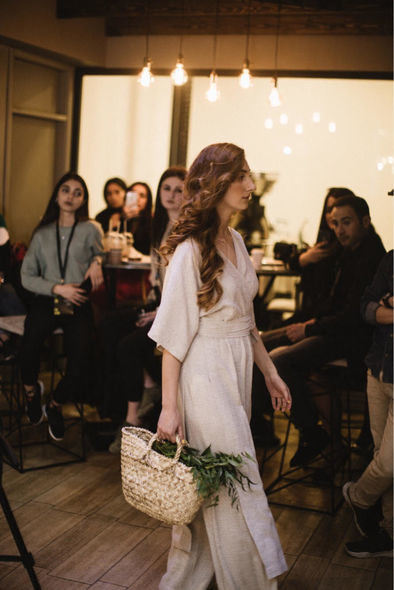 Əməkdar artistin əkiz qızları podiumda – FOTO + VİDEO