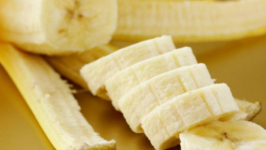 Bananı 10 dəqiqə qaynadıb yatmazdan əvvəl için - İNANILMAZ NƏTİCƏ !