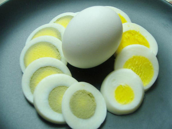 Niyə yumurtanın sarısı bəzən yaşıla çevrilir?